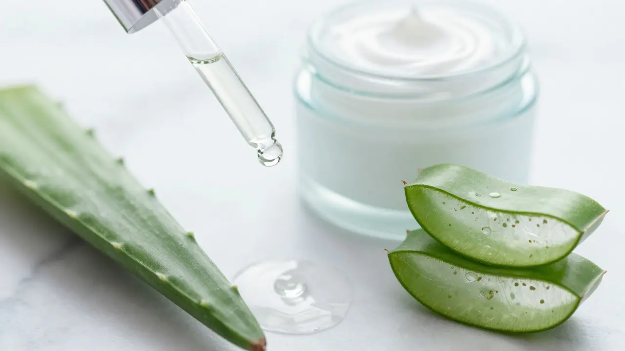 Ingredience pro hydrataci: kyselina hyaluronová, aloe vera a krém
